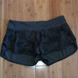 🍋LULULEMON CAMO ATHLETIC SHORTS🍋